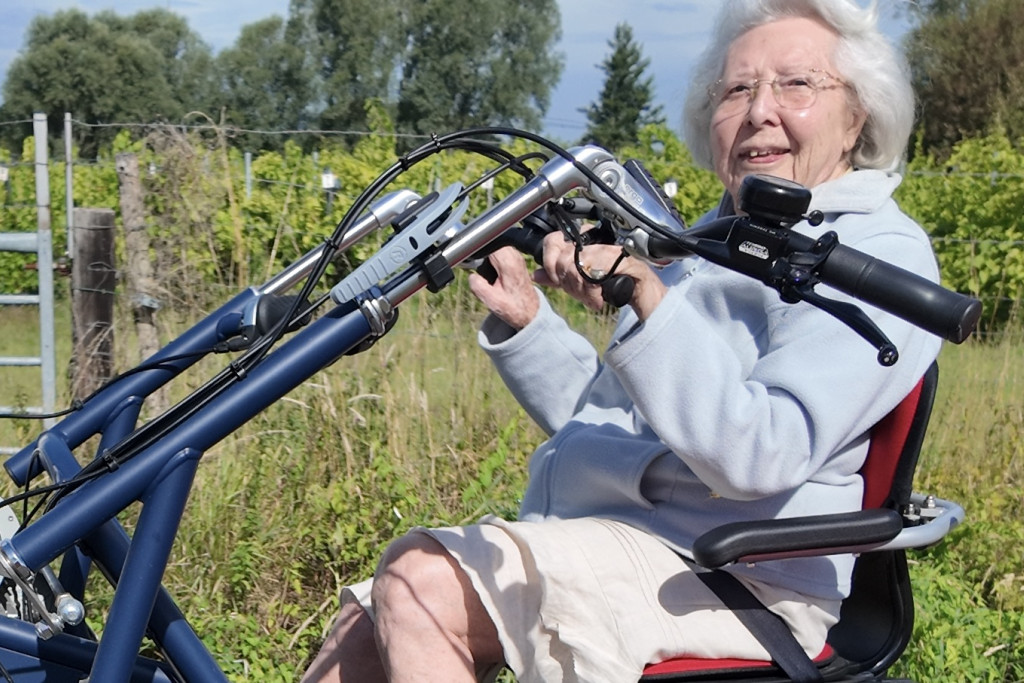Marie-Christine op de duofiets
