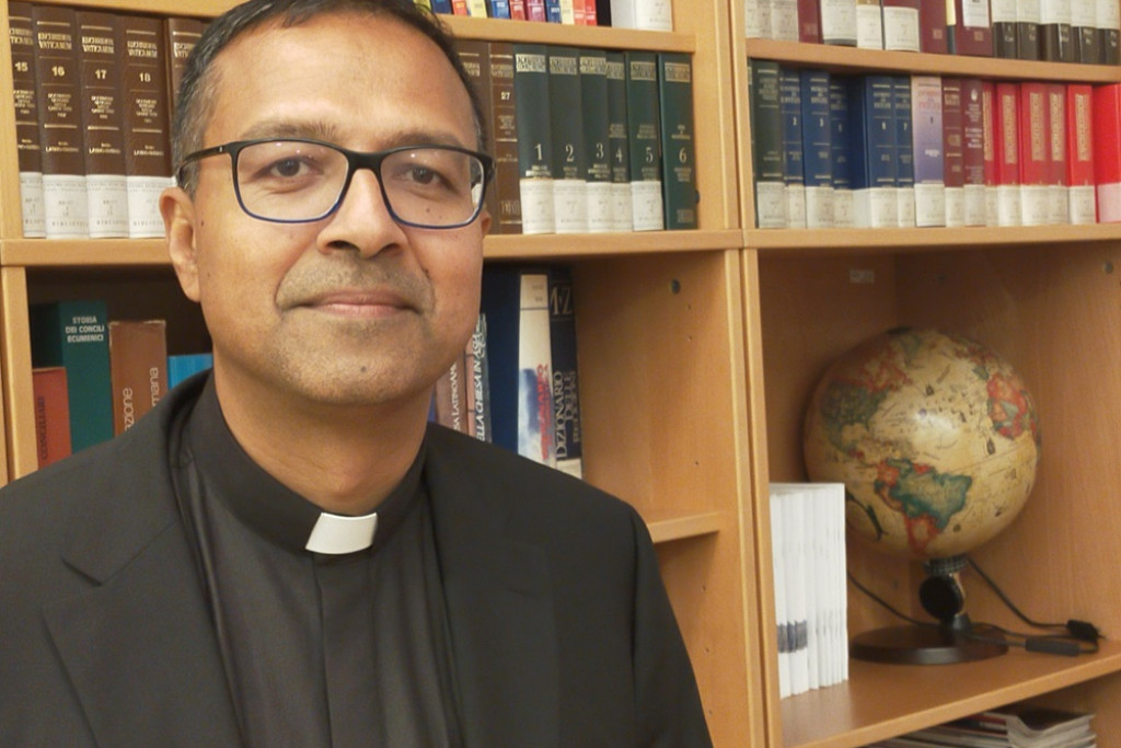 Richard D’Souza, Indiase jezuïet, werd door de paus benoemd tot hoofd van de Vaticaanse sterrenwacht.