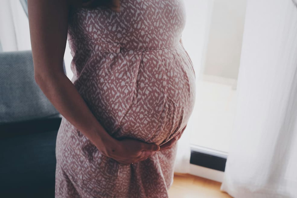 Het VN-rapport hekelt de uitbuiting van draagmoeders, vaak vrouwen uit kwetsbare milieus