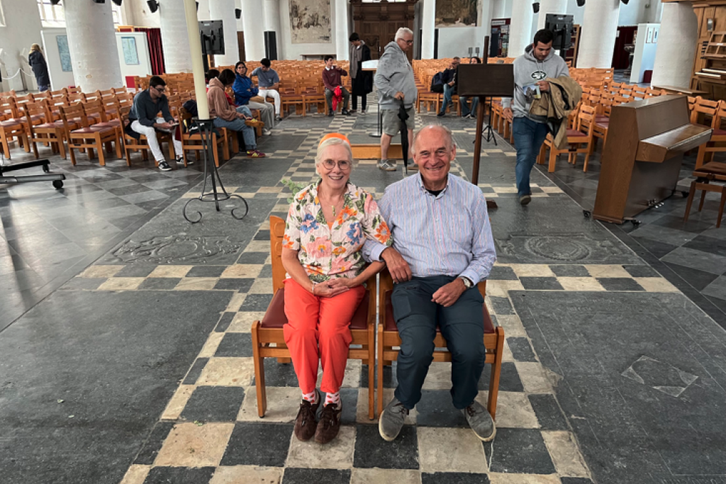 49 jaar getrouwd, maar Kolet en haar man namen met plezier nog eens plaats op de trouwstoelen.