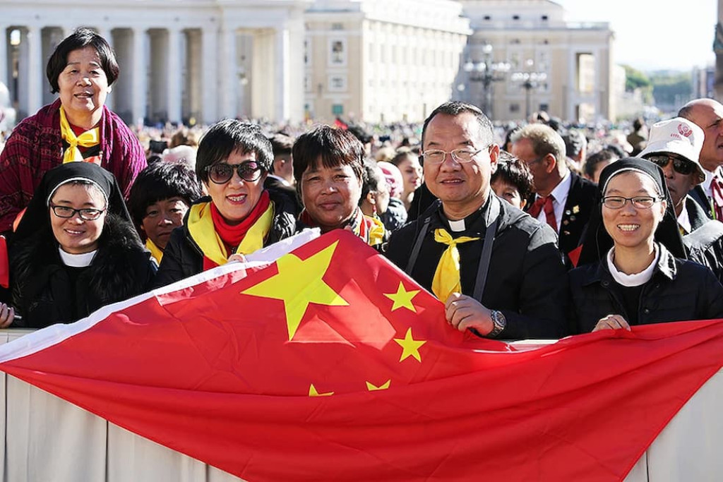 Chinese pelgrims wonen de algemene audiëntie bij op het Sint-Pietersplein in Rome op 12 oktober 2016 (sfeerbeeld)