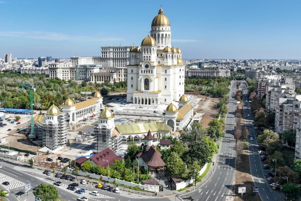 De neobyzantijnse Kathedraal van Nationale Redding in Boekarest, oktober 2025