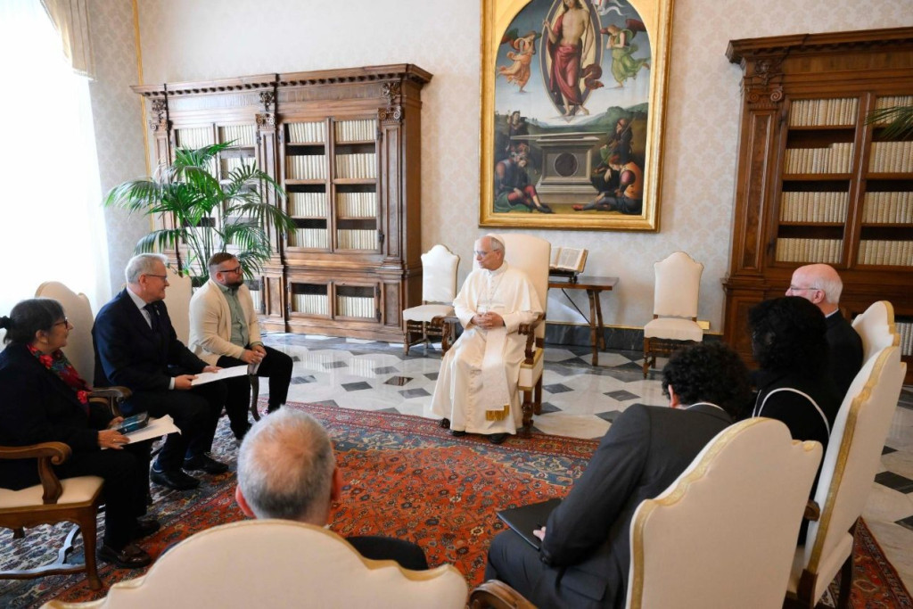 Paus Leo in gesprek met zes bestuursleden van ECA (Ending Clergy Abuse) 