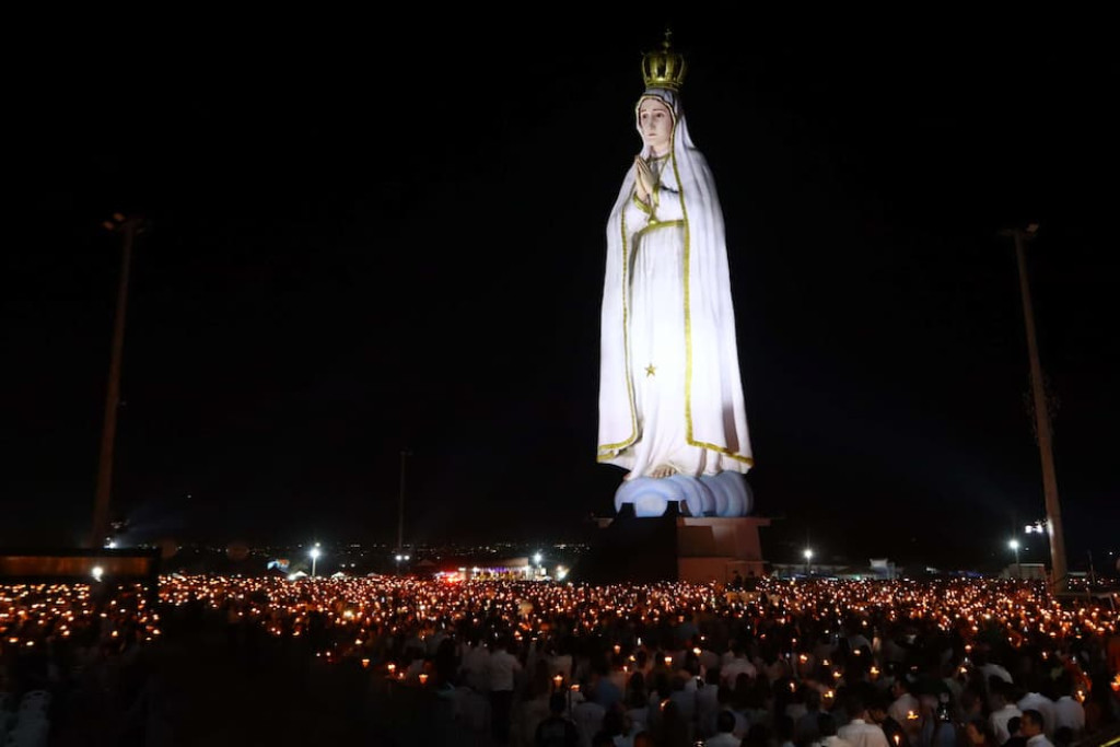 Het 51 meter hoge Mariabeeld in Crato, toegewijd aan Onze-Lieve-Vrouw van Fátima, trekt sinds de inwijding duizenden pelgrims naar het nieuwe bedevaartsoord 