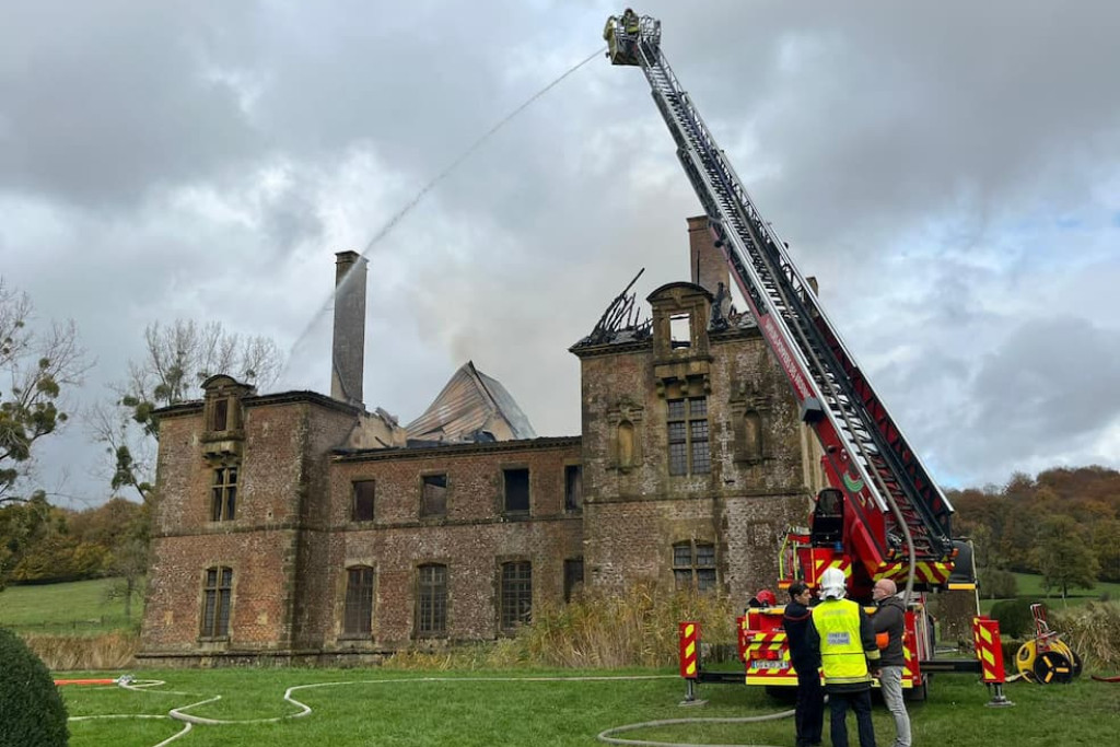 Ondanks de snelle interventie van de brandweer kon weinig van het historische klooster worden gered