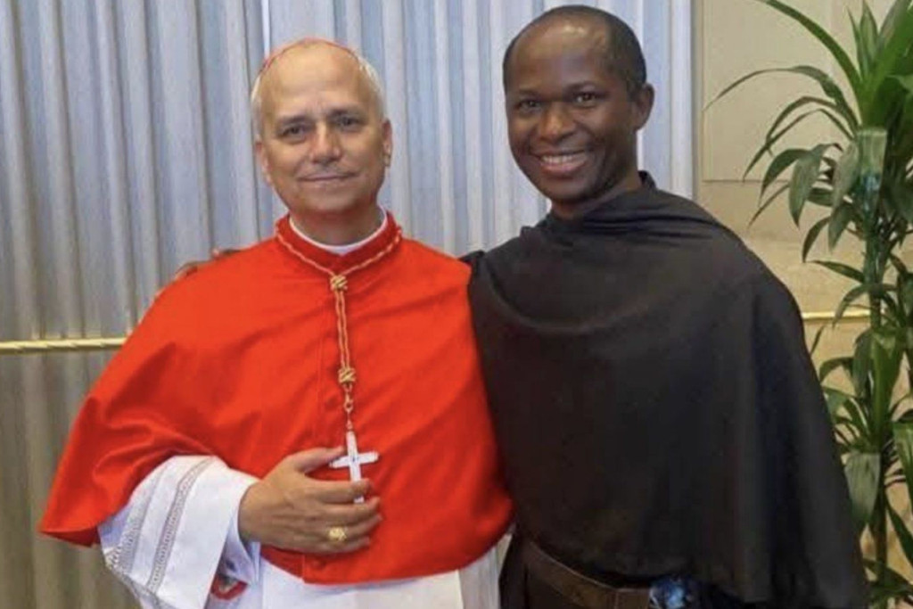 Paus Leo XIV en pater Daleng.