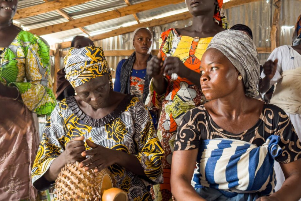 Vervolgde christenen in een opvangcentrum in Nigeria. Groep van vervolgde christenen