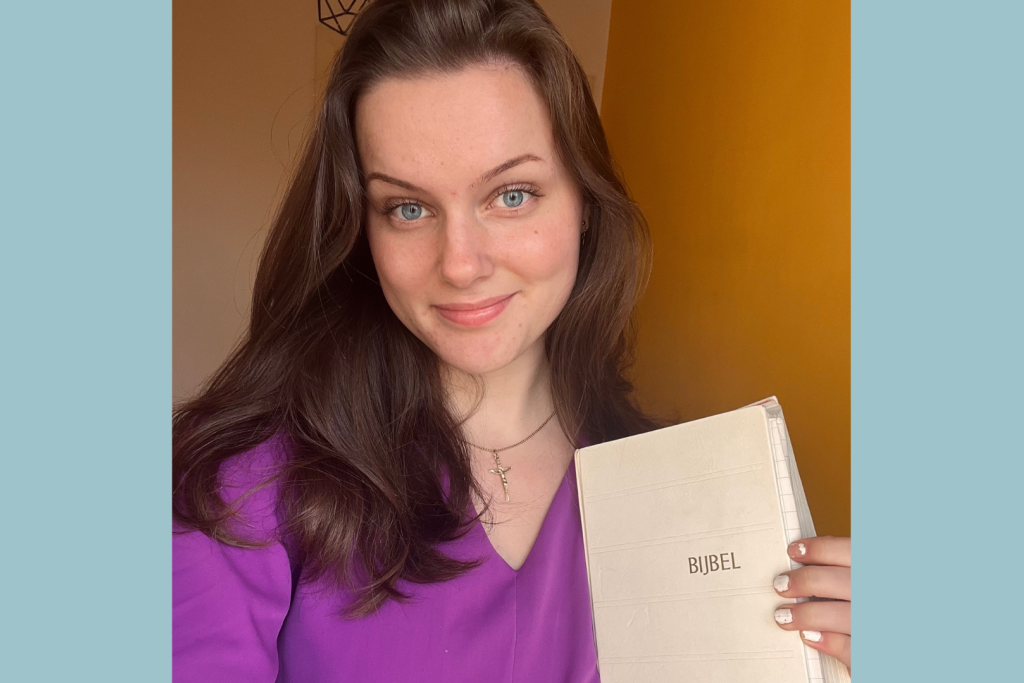 Influencer Romy Kersten las in december het evangelie volgens Lucas.