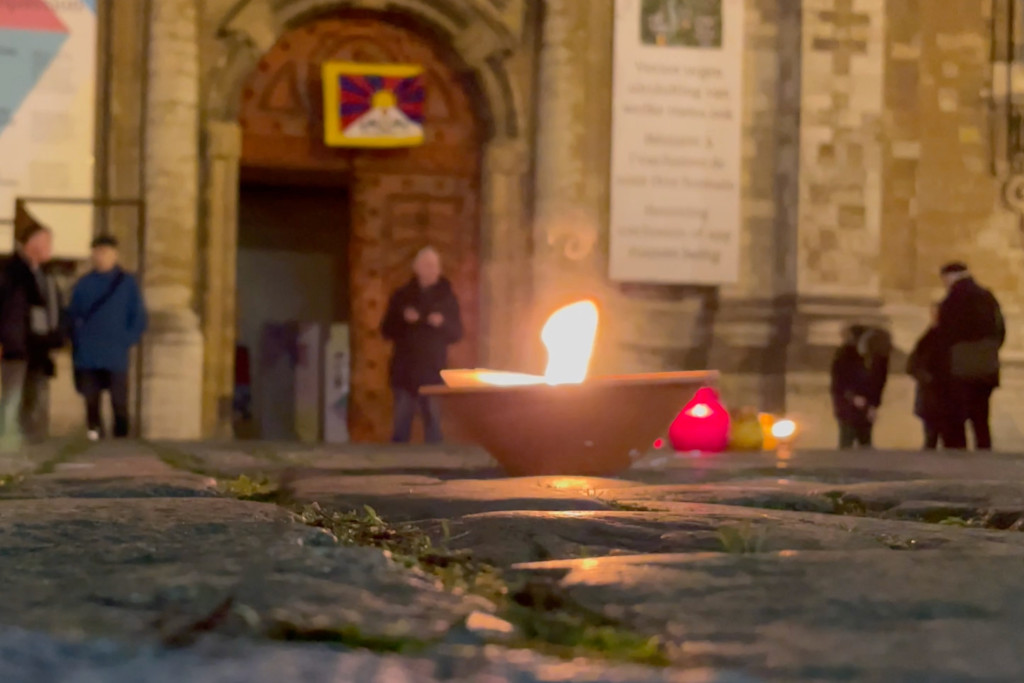Vlam op plein voor Begijnhofkerk