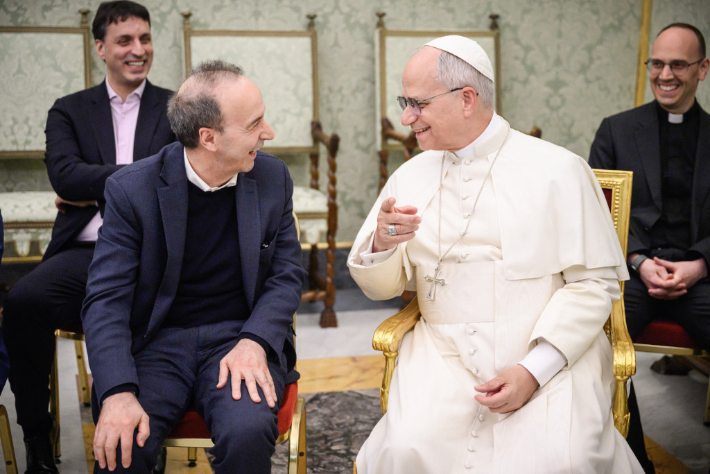 Levensvreugde creëerde zichtbaar verbinding tussen Roberto Benigni en paus Leo.