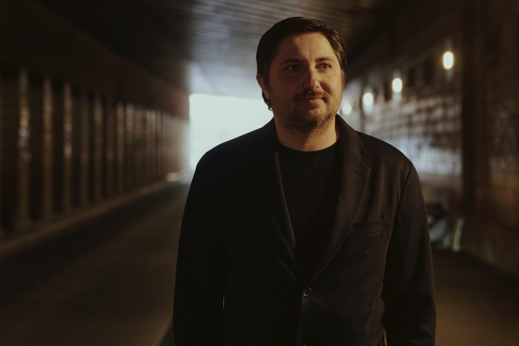 Majd Khalifeh in een donkere tunnel