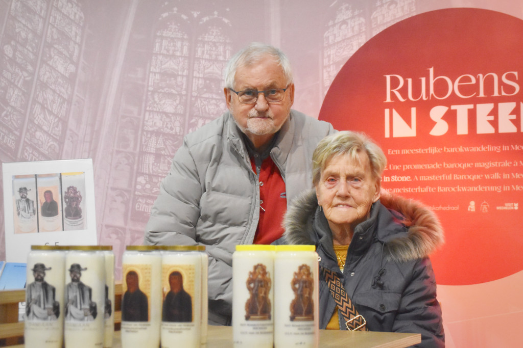 Robby en Isabella, vaste waarden aan het onthaal van de Sint-Romboutskathedraal.