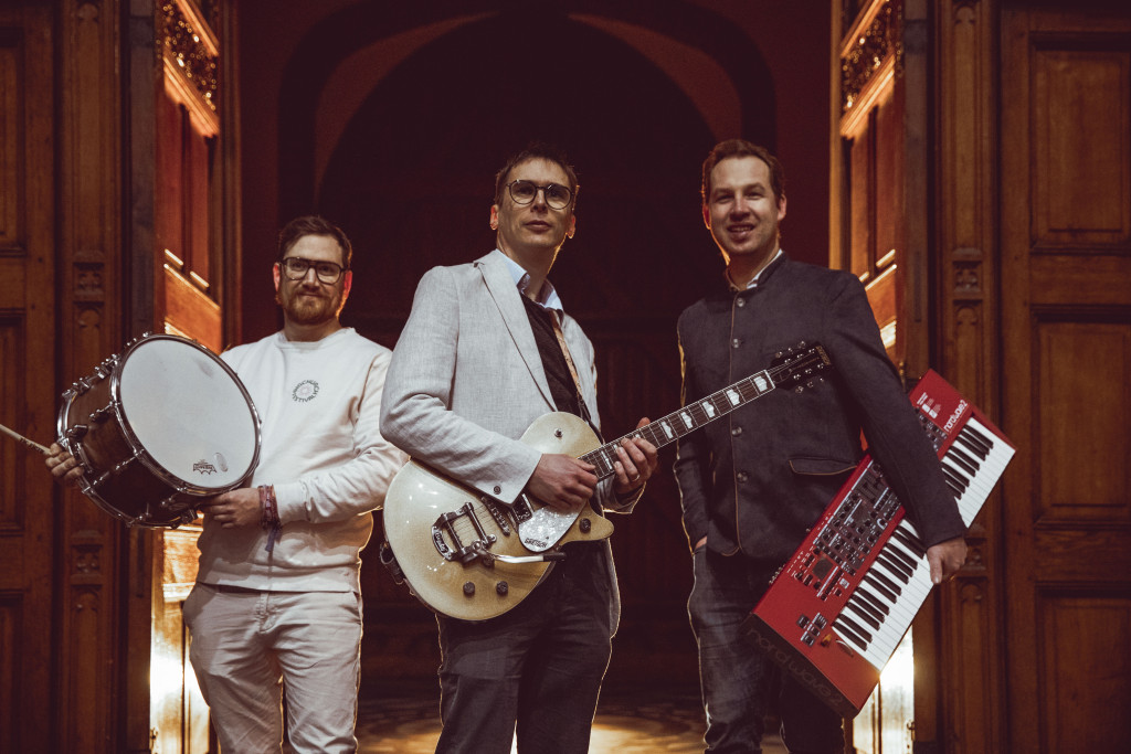 Jasper Vanhoutte, Michaël Vandeweijer en Tim Lagae (rechts) vormen de band Xamen.