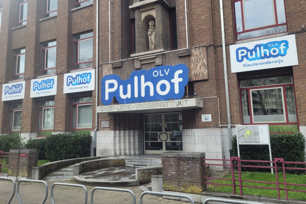 Onze-Lieve-Vrouw Pulhof in Berchem. Onze-Lieve-Vrouw Pulhof in Berchem.
