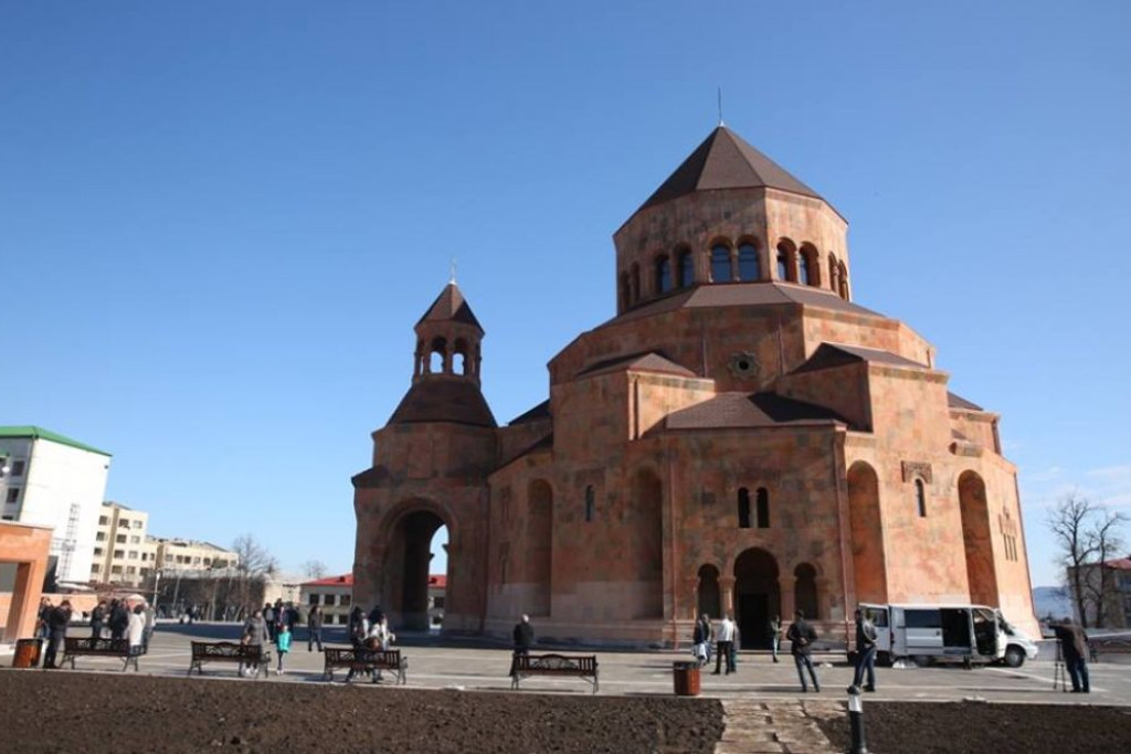 De (voormalige) Armeens-apostolische kathedraal in het centrum van de hoofdstad Stepanakert 
