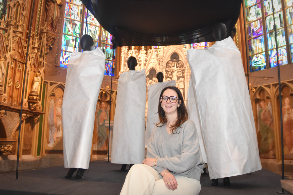Curator Laura Mathijs dook in de archieven van modeontwerper Dries Van Noten.