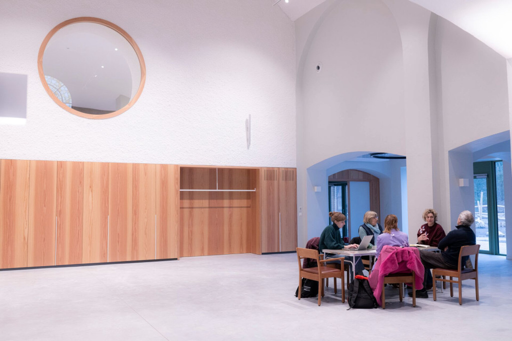 In de nieuwe ruimte is er plaats voor 120 personen. Elke woensdag wordt hier een dorpscafé georganiseerd. In de nieuwe ruimte is er plaats voor 120 personen. Elke woensdag wordt hier een dorpscafé georganiseerd.