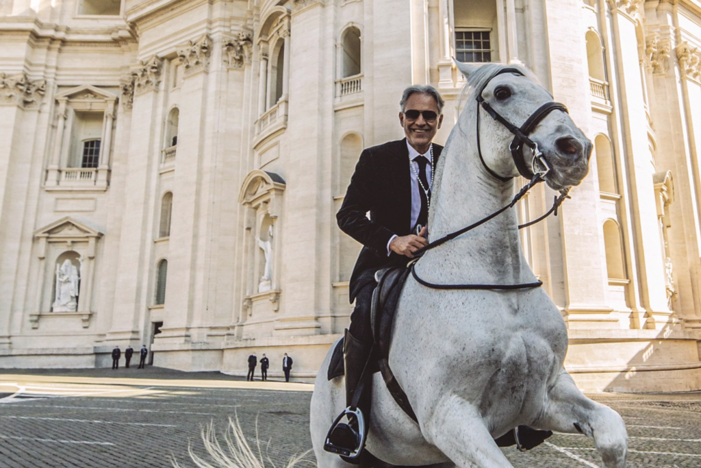 Bocelli legde een deel van de Via Francigena af, een historische pelgrimsroute van Canterbury naar Rome.