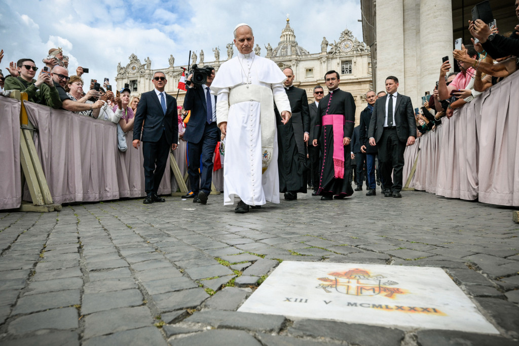 Op het Sint-Pietersplein werd op de plaats van de aanslag een witte marmeren steen met de datum geplaatst.