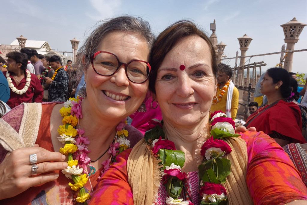 Myriam en Jyoti, de stichtster van Hitaloka Foundation. Myriam Vuylsteke in India
