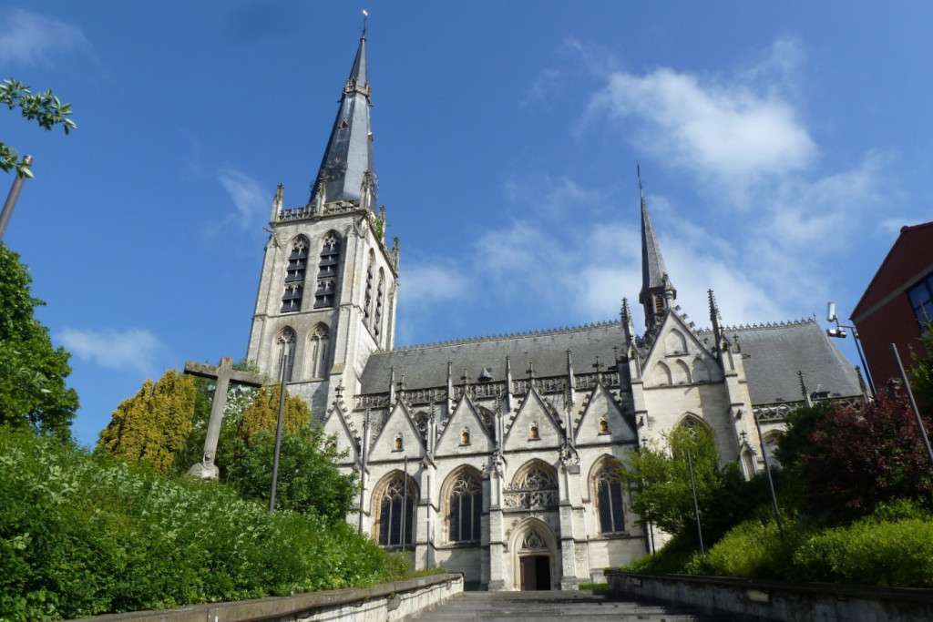 De kerk en haar toren van bijna 73 meter hoog, hadden dringend nood aan restauratiewerken. De kerk en haar toren van bijna 73 meter hoog, hadden dringend nood aan restauratiewerken.