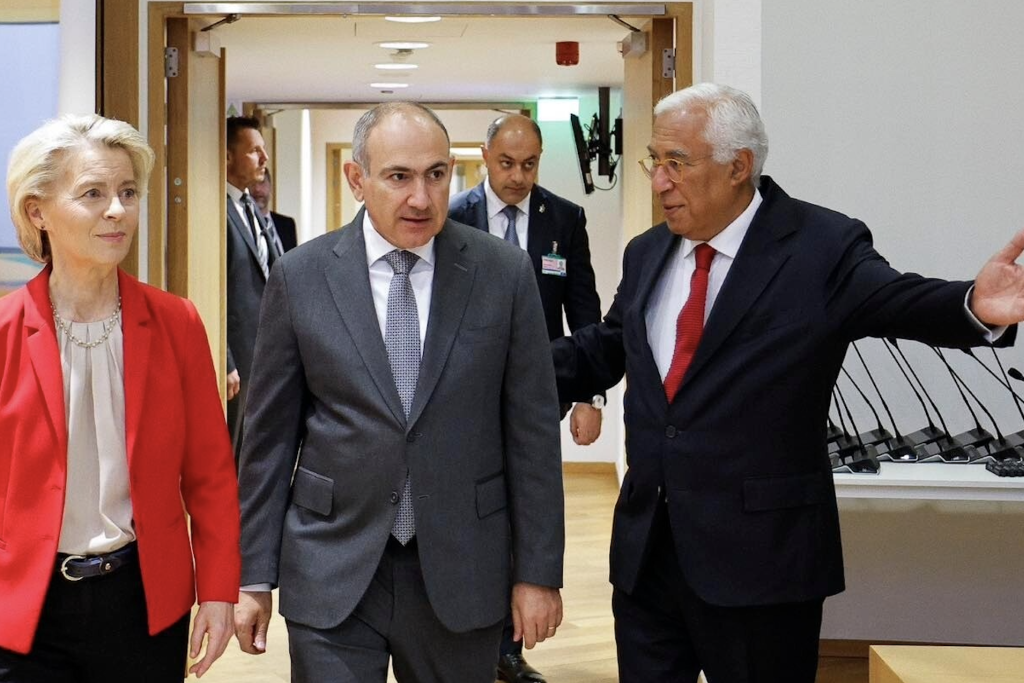 In de aanloop naar deze parlementsverkiezingen kon Nikol Pasinjan op overduidelijke steun uit Europees Brussel rekenen. In de aanloop naar deze parlementsverkiezingen kon Nikol Pasinjan op overduidelijke steun uit Europees Brussel rekenen.