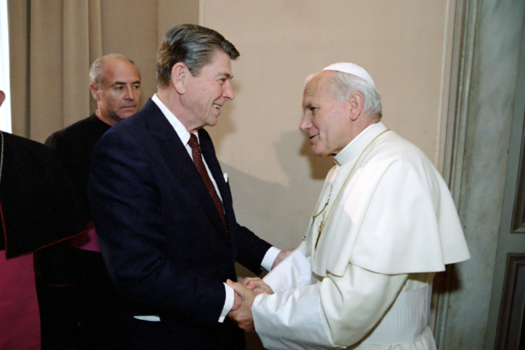 Johannes Paulus II met president Reagan