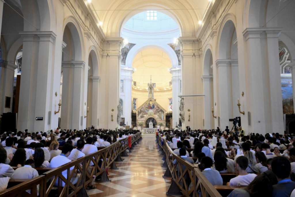 Paus Leo tijdens de viering in Santa Maria degli Angeli. Paus Leo tijdens de viering in Santa Maria degli Angeli.