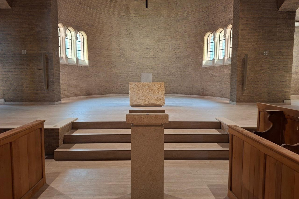 De vernieuwde abdijkerk van de trappistinnen van Brecht oogt bijzonder sober en daardoor tijdloos. De vernieuwde abdijkerk van de trappistinnen van Brecht oogt bijzonder sober en daardoor tijdloos.