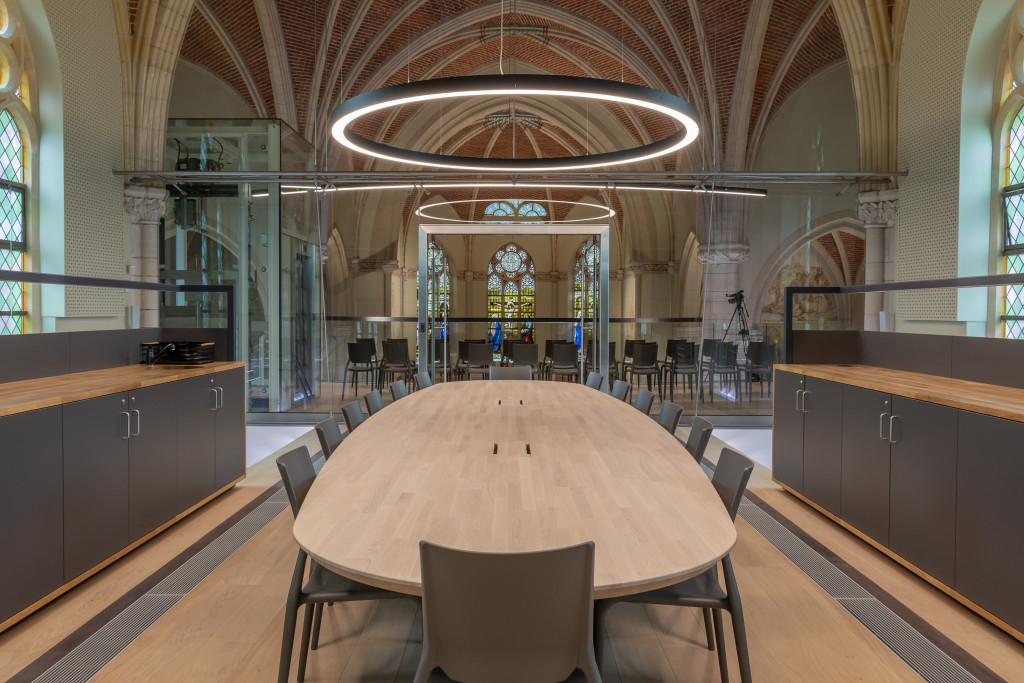 De Sint-Willibrorduskerk in Reppel veranderde deels in een ontmoetingsruimte.