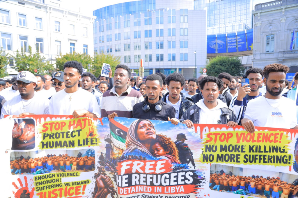 Op 12 september kwamen een paar duizend migranten die de hel van Libië hebben overleefd op straat voor het Europese parlement in Brussel. Op 12 september kwamen een paar duizend migranten die de hel van Libië hebben overleefd op straat voor het Europese parlement in Brussel.