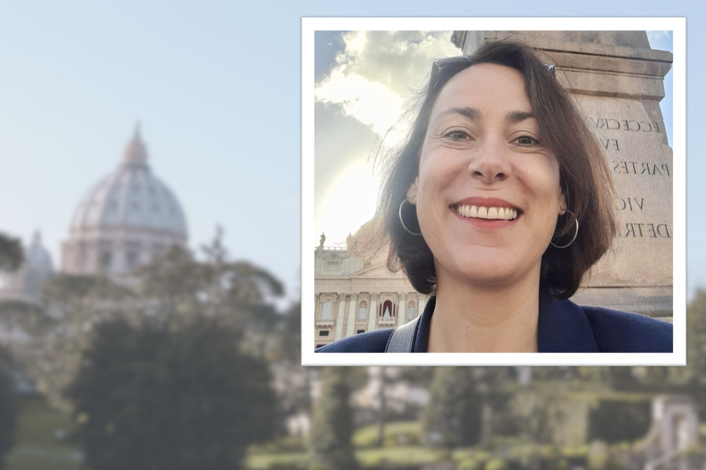 Ine Roox, portret als inzet bij flou zicht op het Vaticaan.