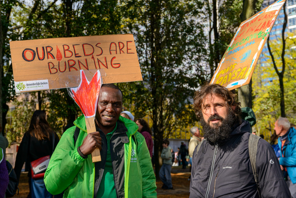 Medewerkers en vrijwilligers van Broederlijk Delen op de klimaatmars.