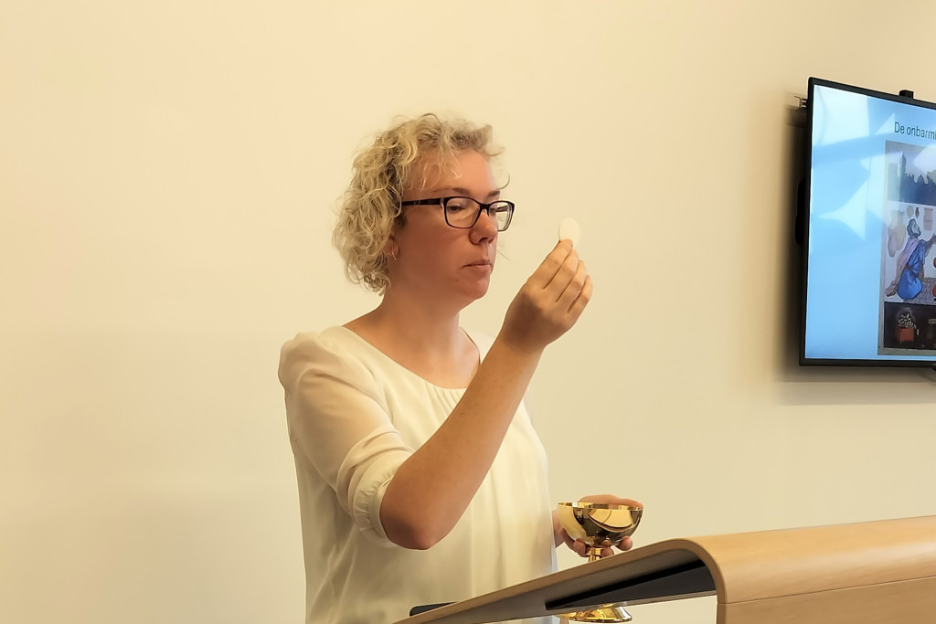 Eline Vandamme is muziektherapeut en pastoraal medewerker in het woonzorgcentrum Meunyckenhof in Koekelare