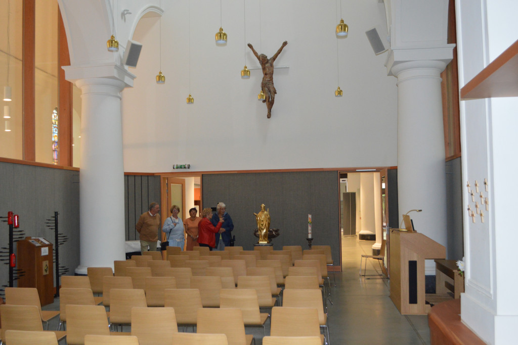 Liturgische ruimte van de Sint-Corneliuskerk in Aalbeke