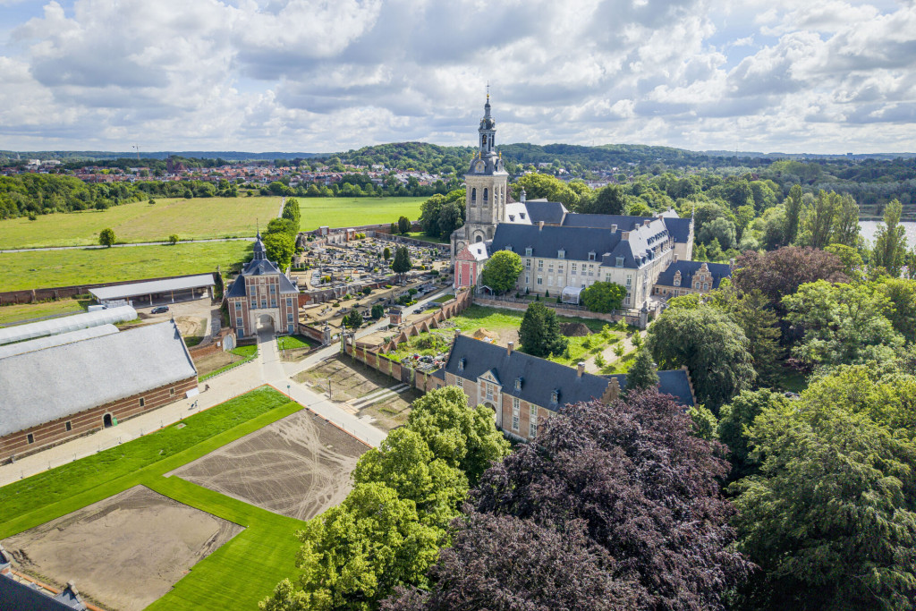 Abdij van Park is vandaag een open plek van rust en ontmoeting waar iedereen welkom is en waar geschiedenis en toekomst samenkomen. Abdij van Park is vandaag een open plek van rust en ontmoeting waar iedereen welkom is en waar geschiedenis en toekomst samenkomen.