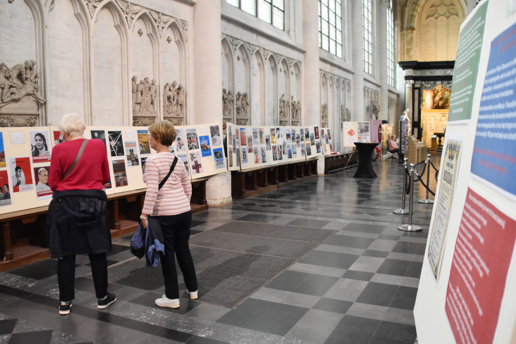 De tentoonstelling in de Mechelse kathedraal toont de beeldvorming van de voorbije 100 jaar. De tentoonstelling in de Mechelse kathedraal toont de beeldvorming van de voorbije 100 jaar.