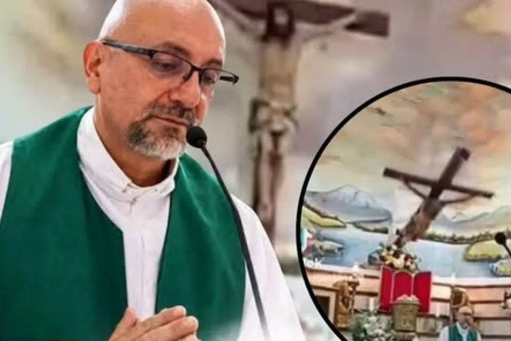 Pater Sánchez Molinari werd verpletterd door een loskomend kruisbeeld in de parochiekerk van Guayaquil in Ecuador. Priester Patricio Alfredo Sánchez Molinari in close-up. Daarnaast het loskomend kruisbeeld.