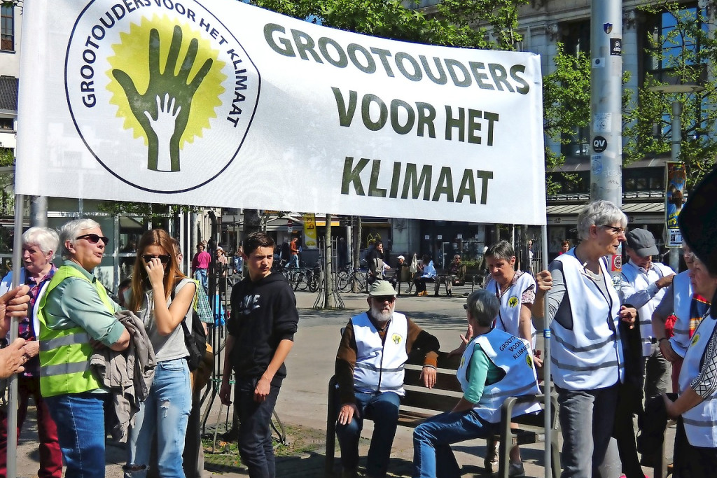 Grootouders voor het Klimaat zijn zichtbaar aanwezig op de klimaatmarsen van Youth for Climat. © Tijs Vanderstappen