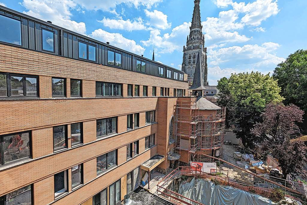 De woningen zullen aan minstens 200 mensen onderdak bieden. Ook tal van instanties kunnen in het vernieuwde Sint-Annadorp lokalen huren. © Vicariaat Brussel