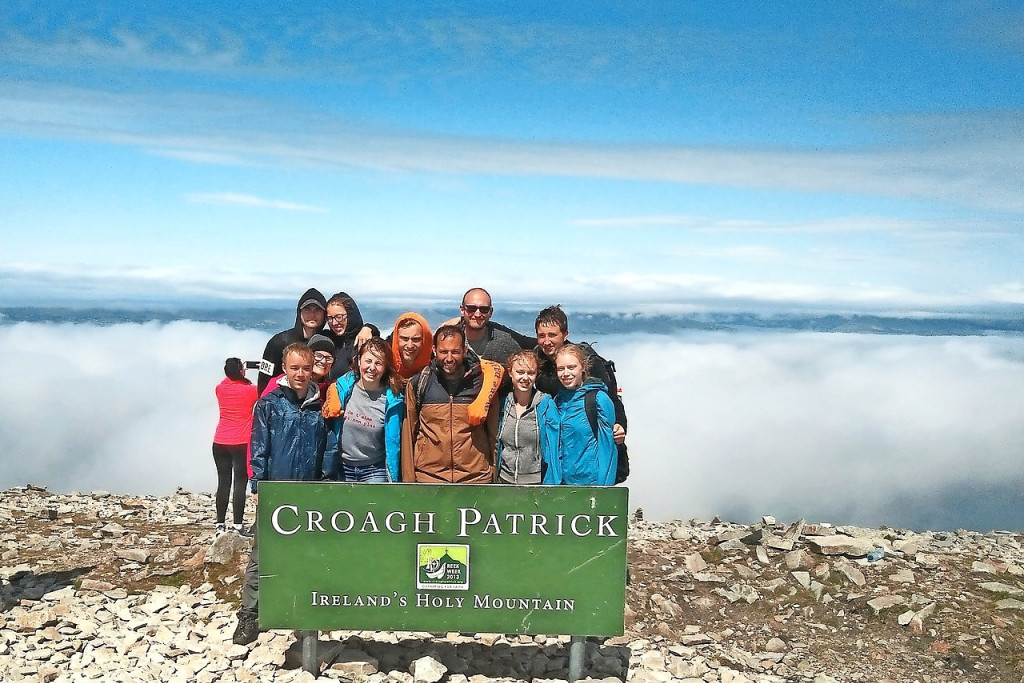 Het bedwingen van de Croagh Patrick, letterlijk en figuurlijk het hoogtepunt van de IJD-reis naar Ierland. © Noor Mertens