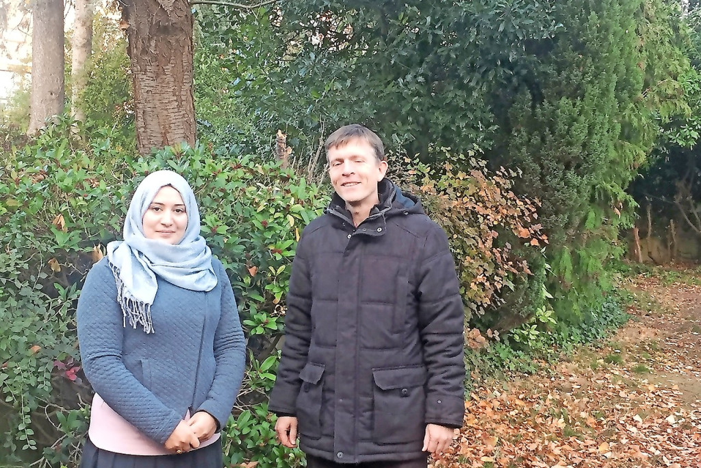 De Syrische vluchtelinge Souzan Sakhab en Tom Van de Vel van Mondiale Werken Regio Lier. © Filip Ceulemans