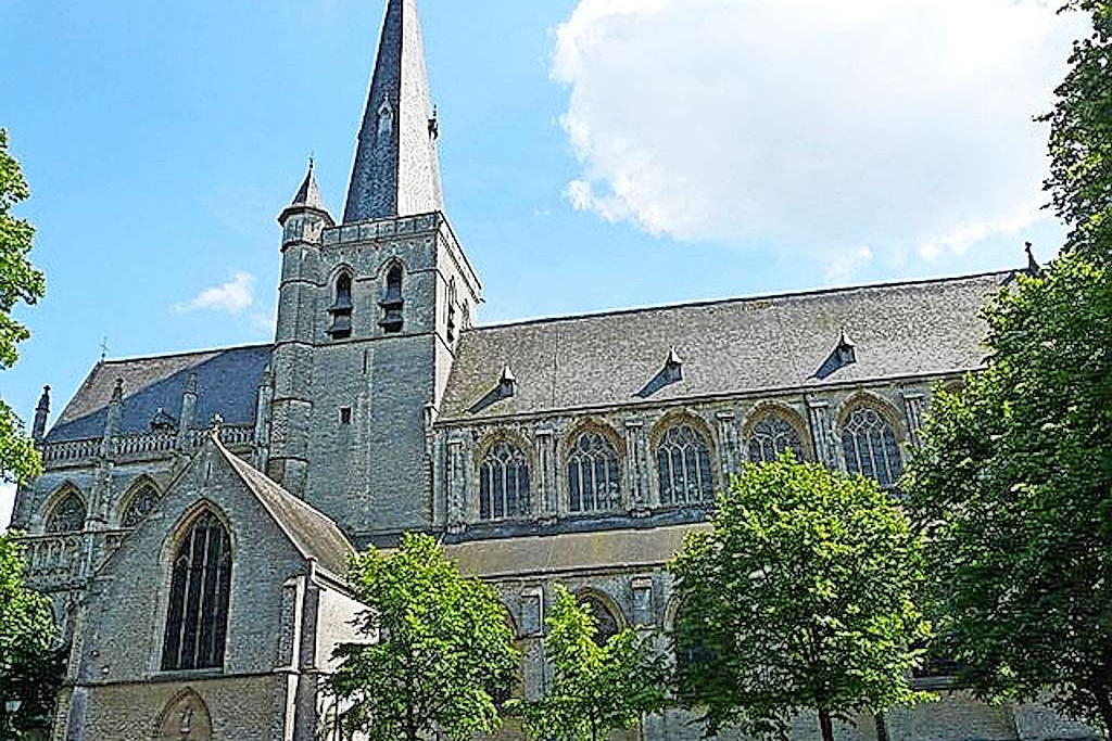 Oud en hedendaags ontmoeten elkaar tijdens de Thomasdag in de Sint-Waldetrudiskerk in Herentals. © Filip Ceulemans