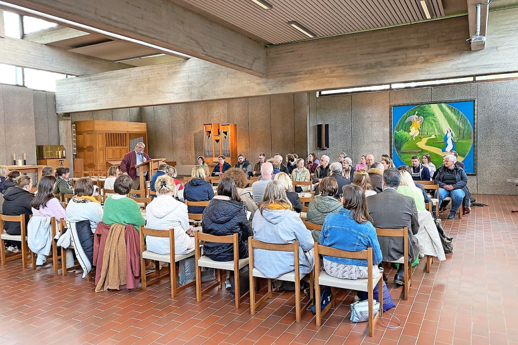 Marc Phlips aan het woord tijdens de studiedag Pastoraal op school. © Ellen Beyens