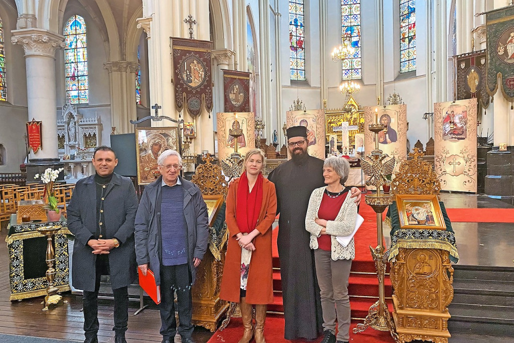 Pater Gabriel: „Katholieken zijn steeds welkom in onze kerk.” © Filip Ceulemans