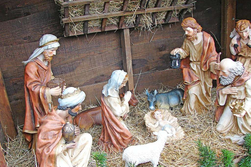 Aan heel wat kerken en op tal van pleinen staan kerststallen uitgestald. © Guido Struyve