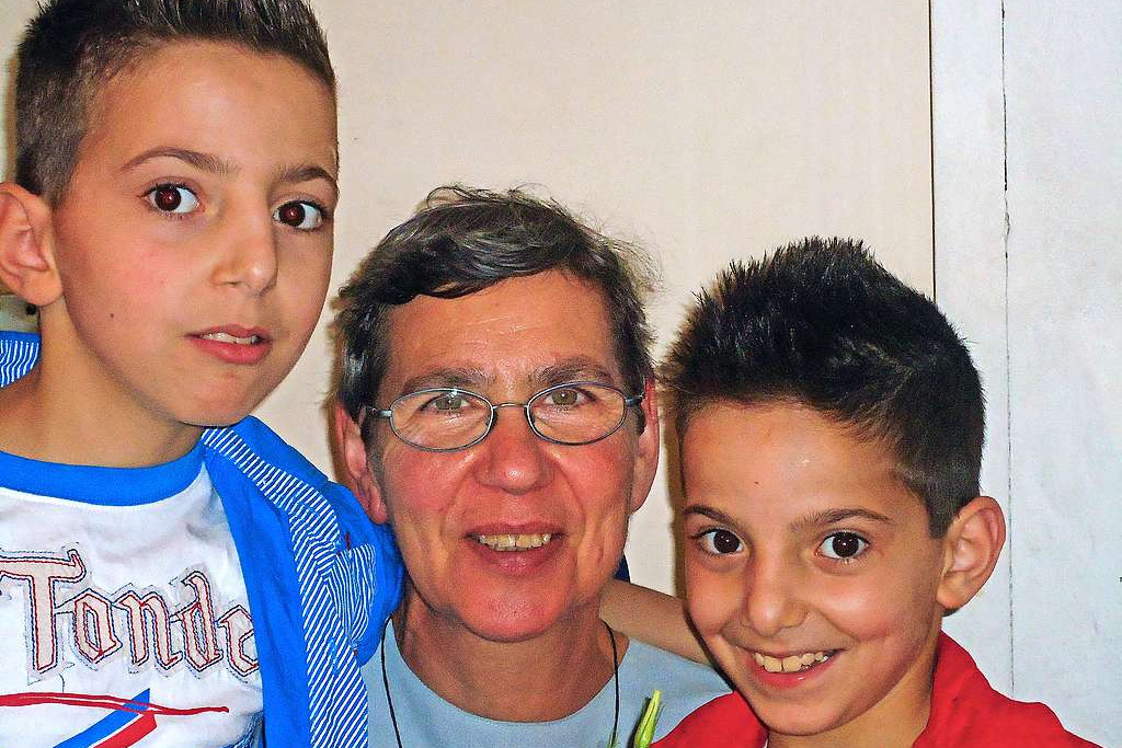 Als zuster is Jo Ghyoot meter van enkele kinderen uit het vluchtelingenkamp. © Jo Ghyoot