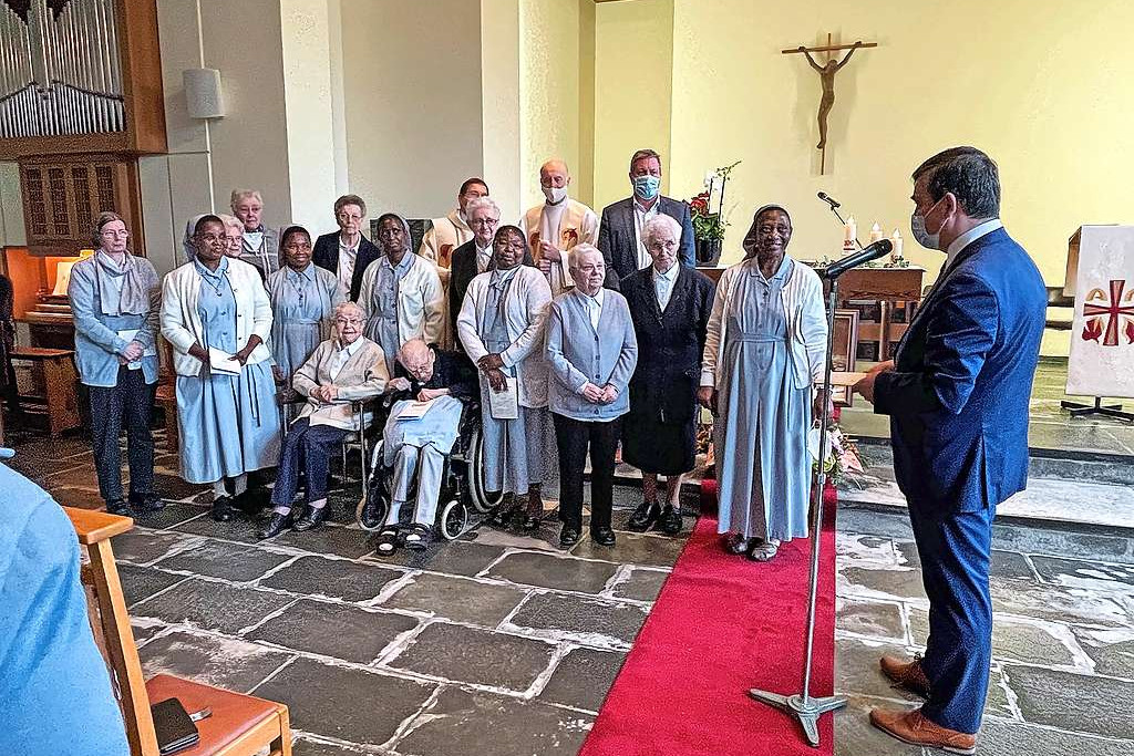 Na herhaaldelijk uitstel zijn de zusters blij alsnog het jubileum van hun gemeenschap te kunnen vieren. © Guido D’hondt