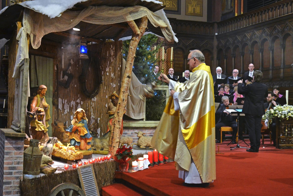 De kerststal kan een plaats krijgen in het liturgische hart van het kerkgebouw. © Johan De Smet