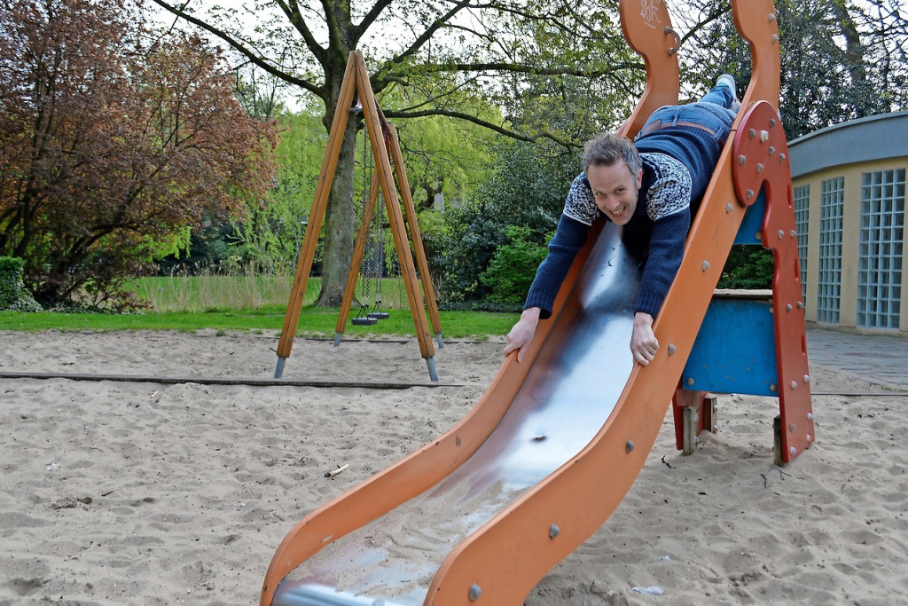 Buiten spelen is van alle leeftijden, dat ondervindt Bart Straetman. © Bertrand Goethals